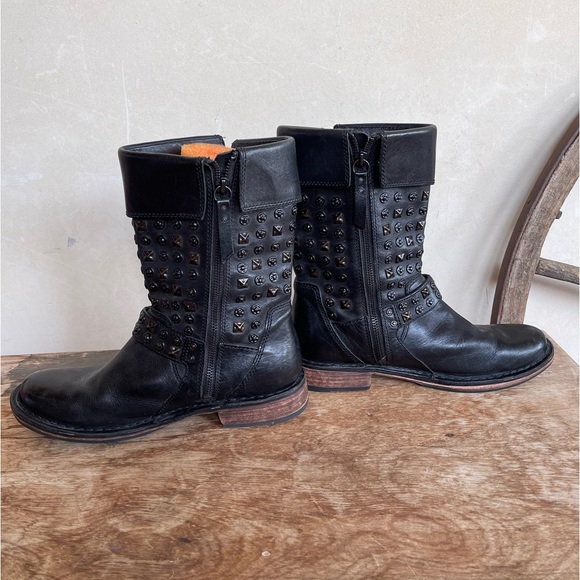UGG Black Leather Studded Mid-Calf Boots Shearling Lined Innersole Woman's 7.5 - Picture 13 of 14